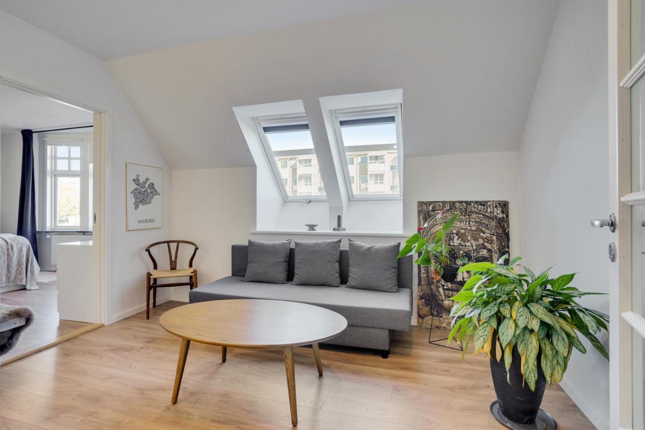 Bath Tub Penthouse In The City Aalborg Exterior foto
