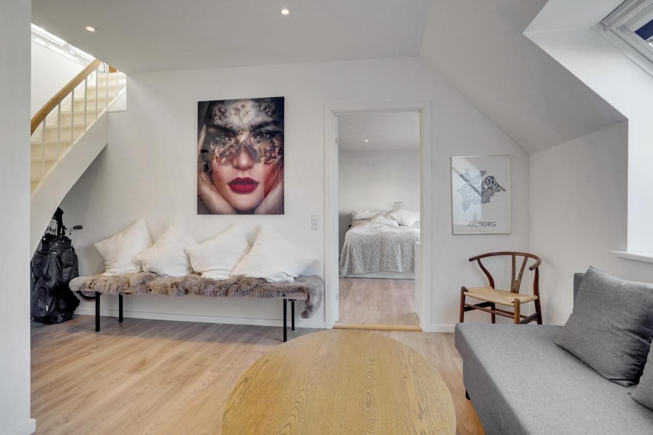 Bath Tub Penthouse In The City Aalborg Exterior foto
